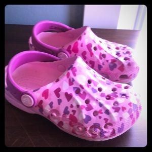 Pink heart crocs size 10/11